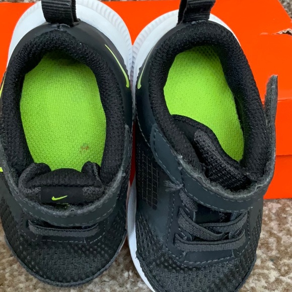 Nike Downshifter sneakers black and neon green. Size 4c - Picture 9 of 12